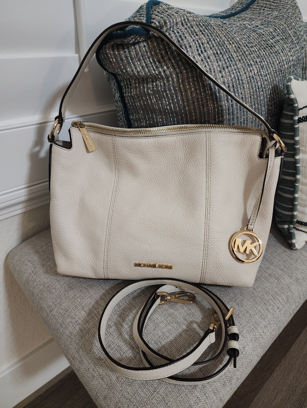 Michael Kors Cream Pebbled Leather Shoulder Or Adjustable Crossbody - Picture 11 of 16